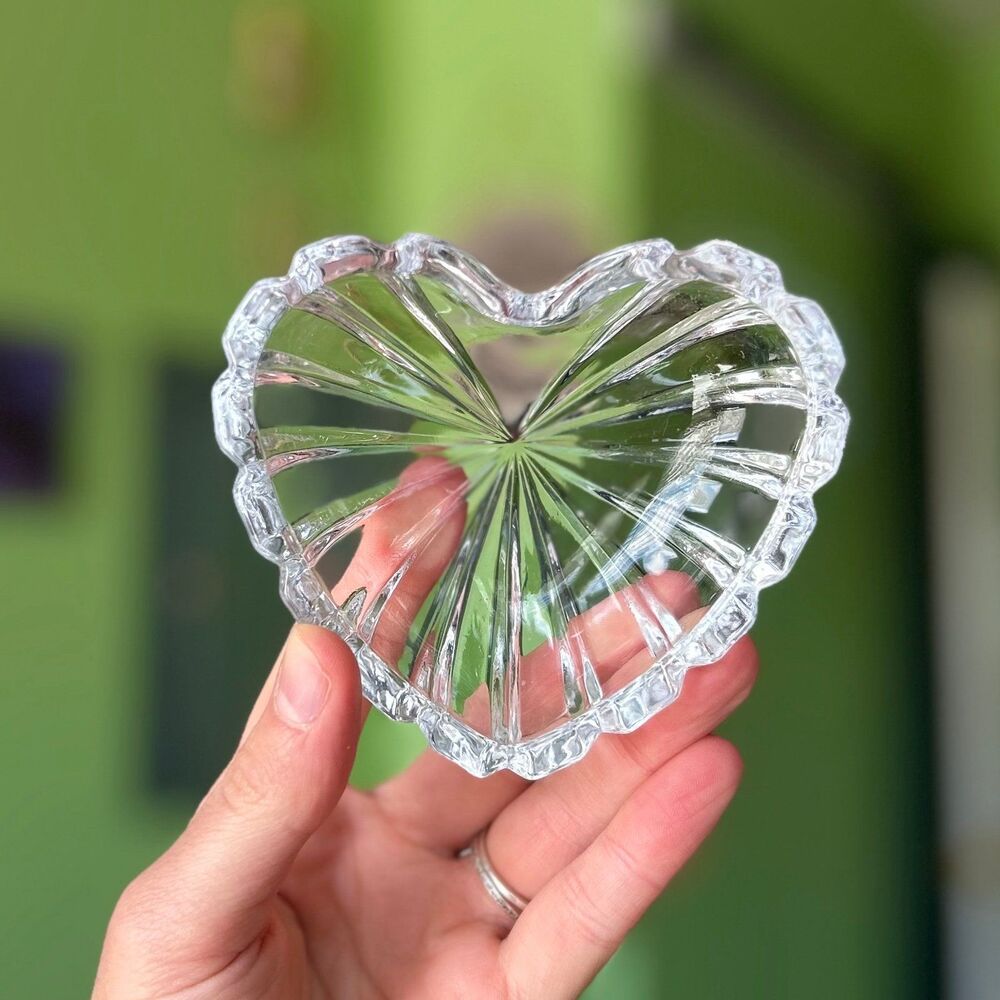 VTG Dainty Shiny Glass Heart Trinket Dish Mikasa Elegant Display - Picture 3 of 7